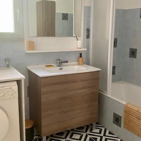 Joli F2 Avec Balcon, Parking Et Proche Thermes - Fr-1-703-213 Apartment *