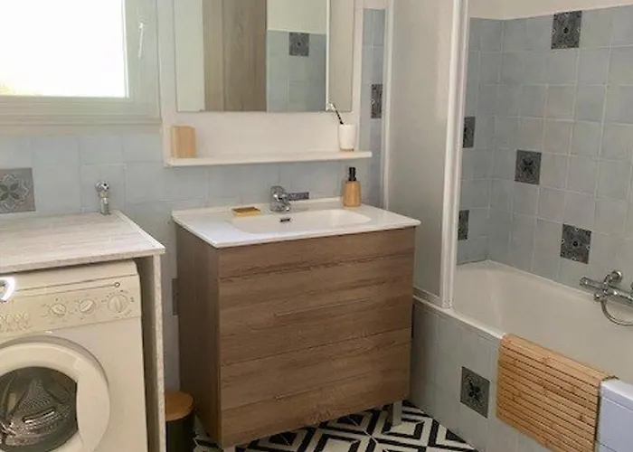 Joli F2 Avec Balcon, Parking Et Proche Thermes - Fr-1-703-213 Διαμέρισμα *